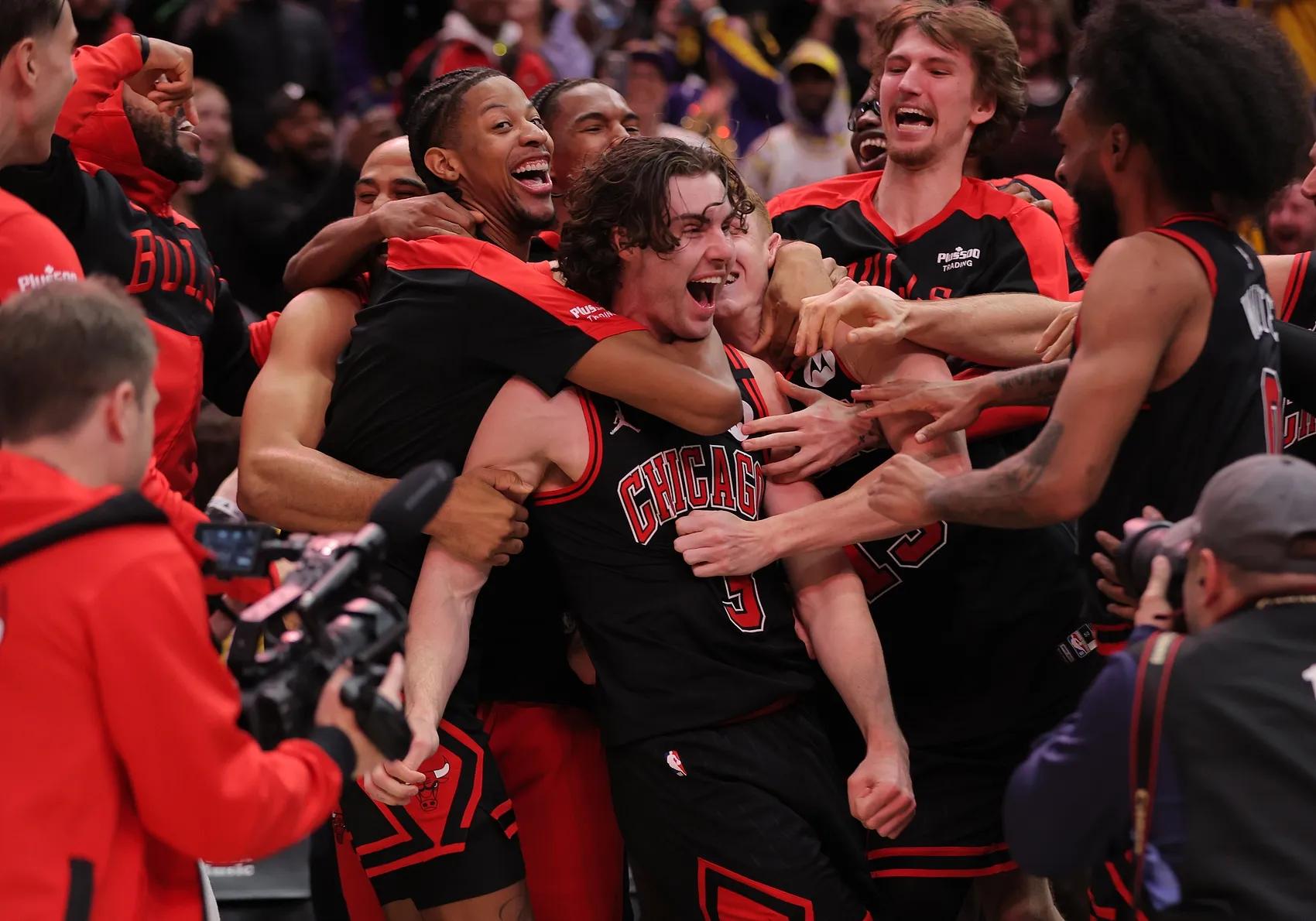 关于公牛击败老鹰迎来两连胜，拉文砍下全场最高分！的信息